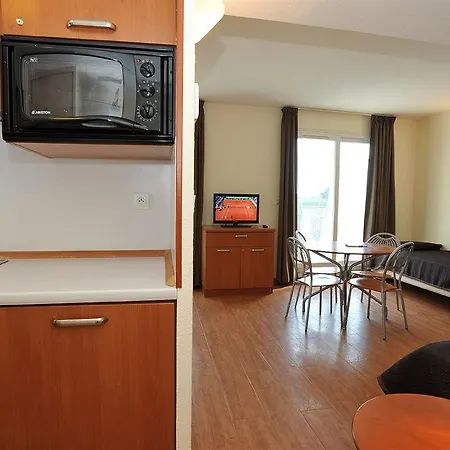 Ξενοδοχείο με διαμερίσματα Inter-hotel Sea Side Park 3*