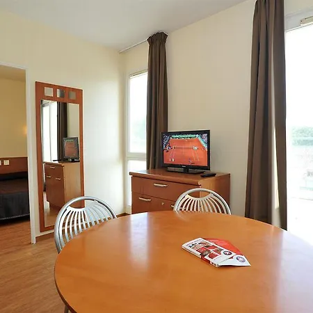 Ξενοδοχείο με διαμερίσματα Inter-hotel Sea Side Park Villeneuve-Loubet