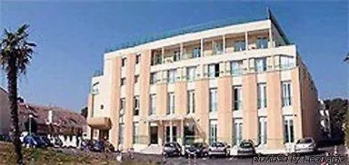 Inter-hotel Sea Side Park מלון דירות וילנב-לובה