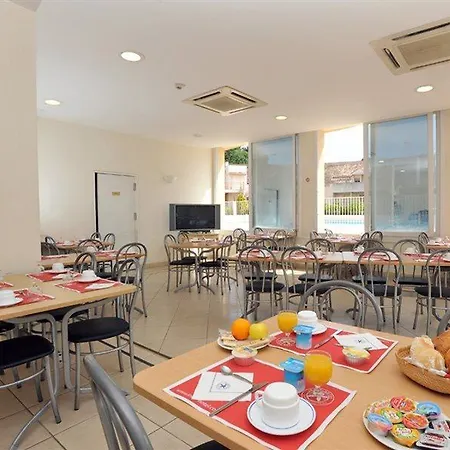 Ξενοδοχείο με διαμερίσματα Inter-hotel Sea Side Park Villeneuve-Loubet