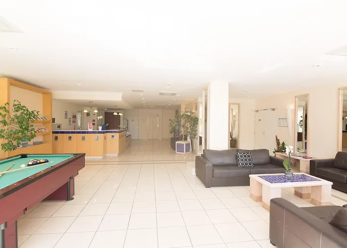 Inter-hotel Sea Side Park Апарт-отель Вильнёв-Лубе